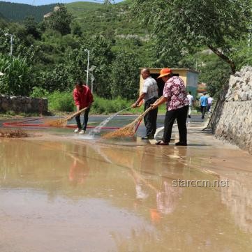 开着挖机游全国遇山洪紧急救援案例分析