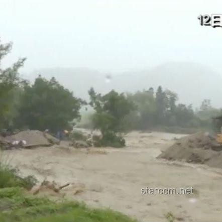 开着挖机游全国遇山洪紧急救援案例分析