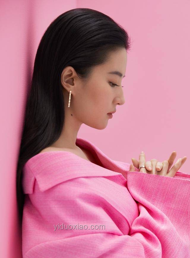 刘亦菲大背头造型挑战，解锁我的霸总新身份💇‍♀️✨